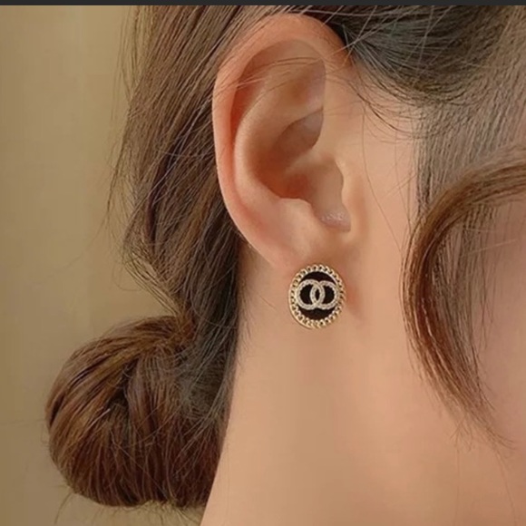 Double Circle Earring - Picture 4 of 5